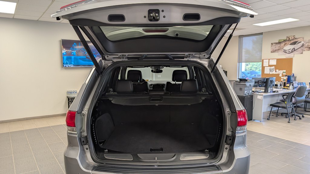 Photo 30 of this JEEP GRAND CHEROKEE