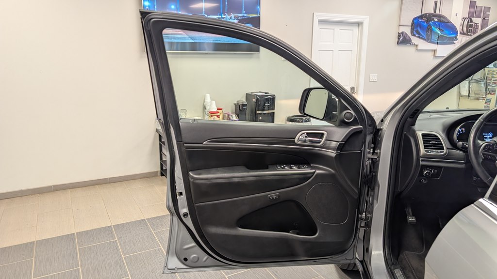 Photo 24 of this JEEP GRAND CHEROKEE