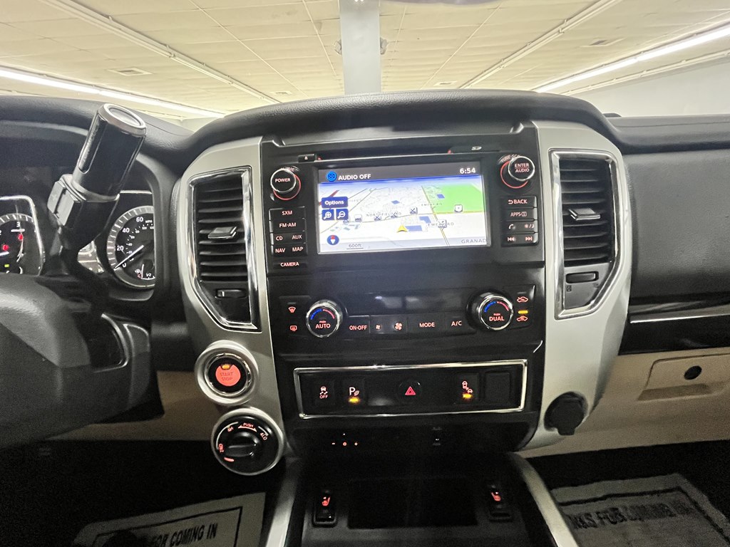 Photo 11 of this NISSAN TITAN XD