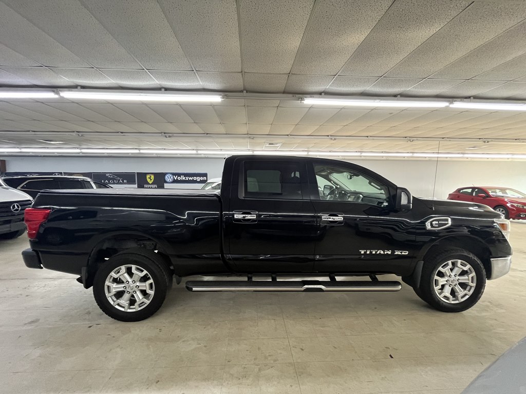 Photo 8 of this NISSAN TITAN XD