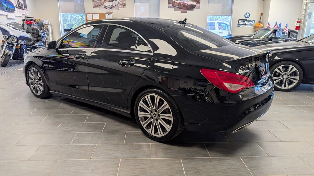 Photo 3 of this MERCEDES-BENZ CLA