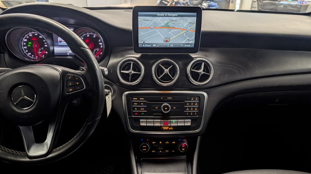 Photo 13 of this MERCEDES-BENZ CLA
