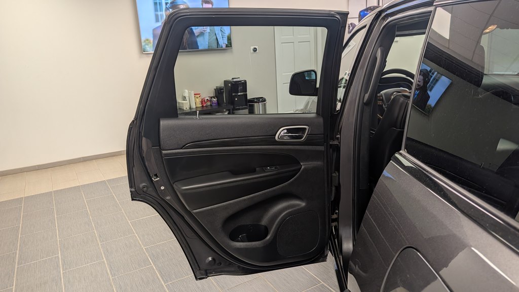 Photo 24 of this JEEP GRAND CHEROKEE