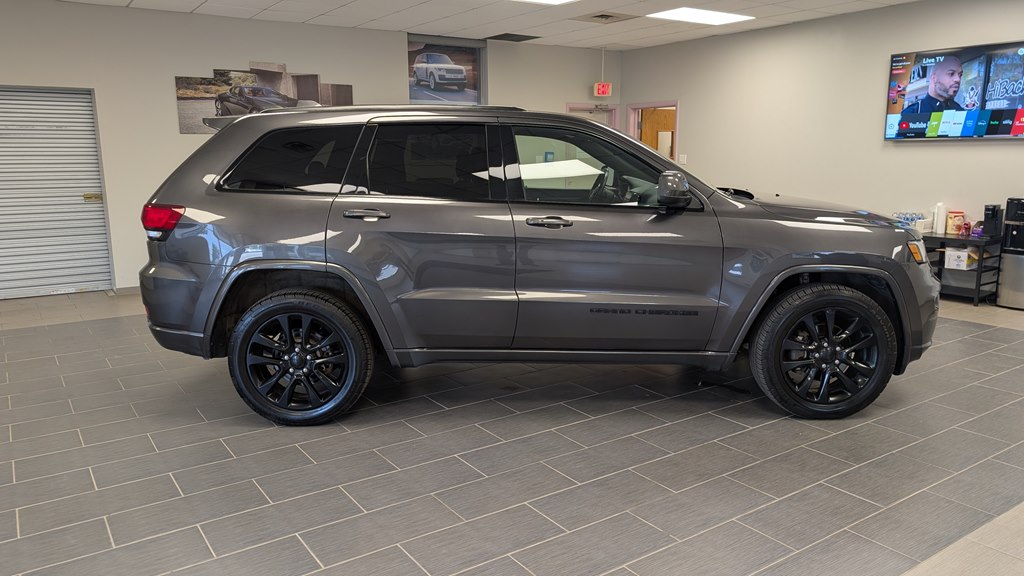 Photo 8 of this JEEP GRAND CHEROKEE