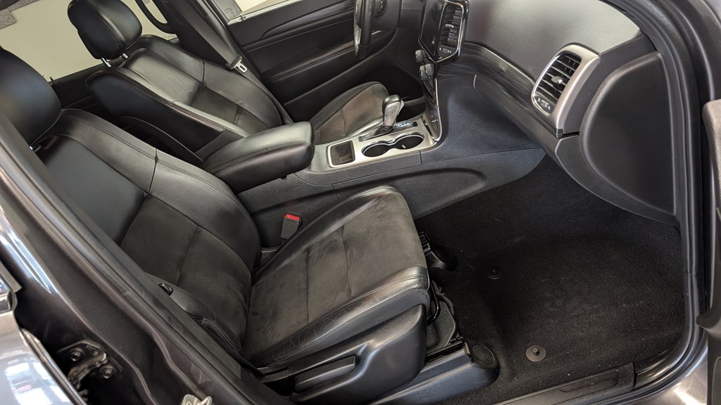 Photo 18 of this JEEP GRAND CHEROKEE