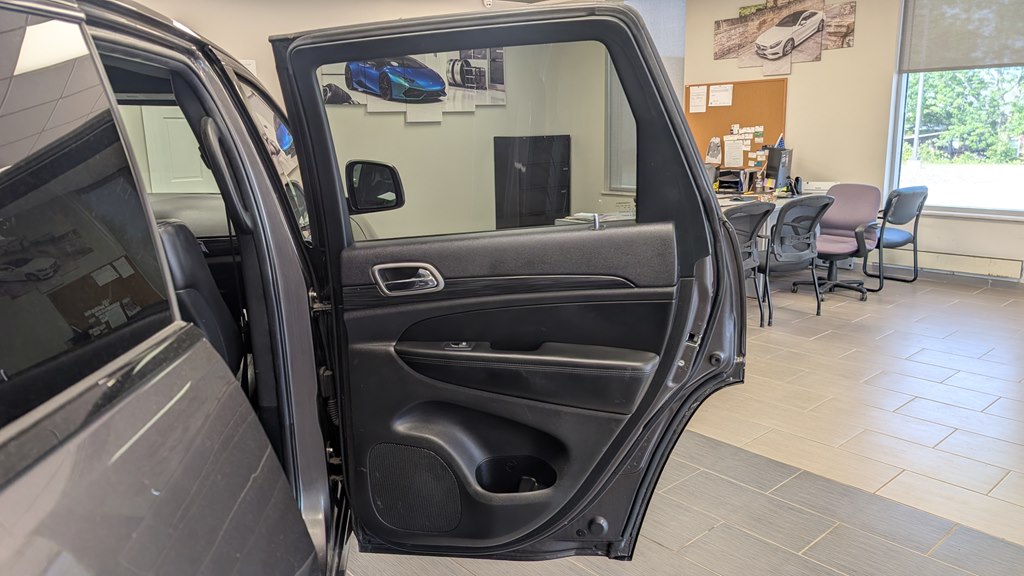 Photo 25 of this JEEP GRAND CHEROKEE