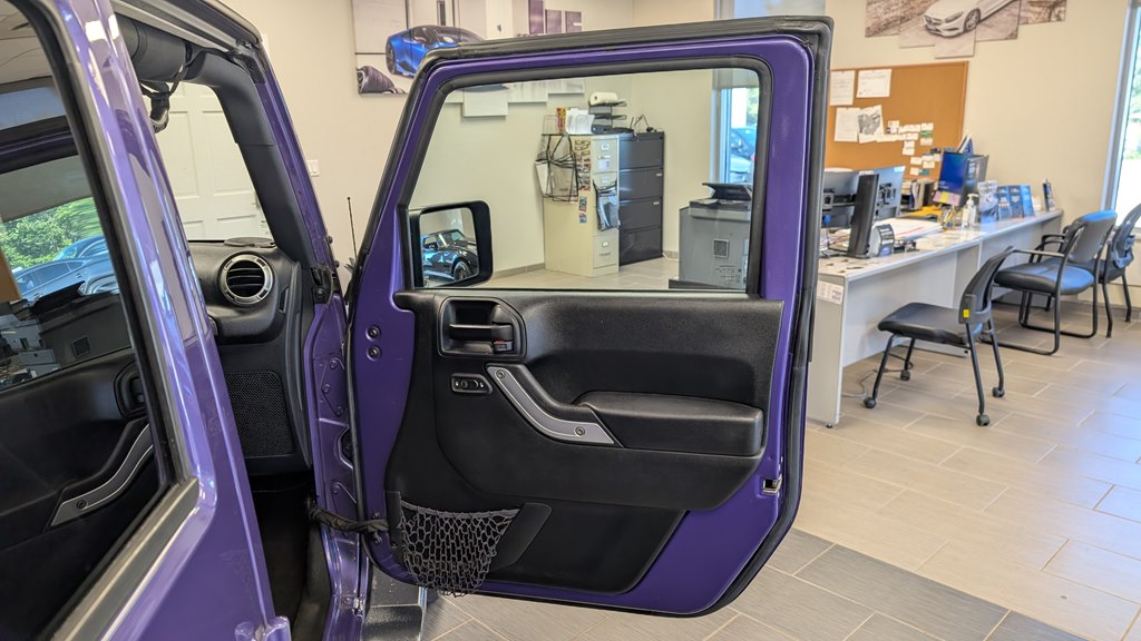Photo 25 of this JEEP WRANGLER UNLIMI