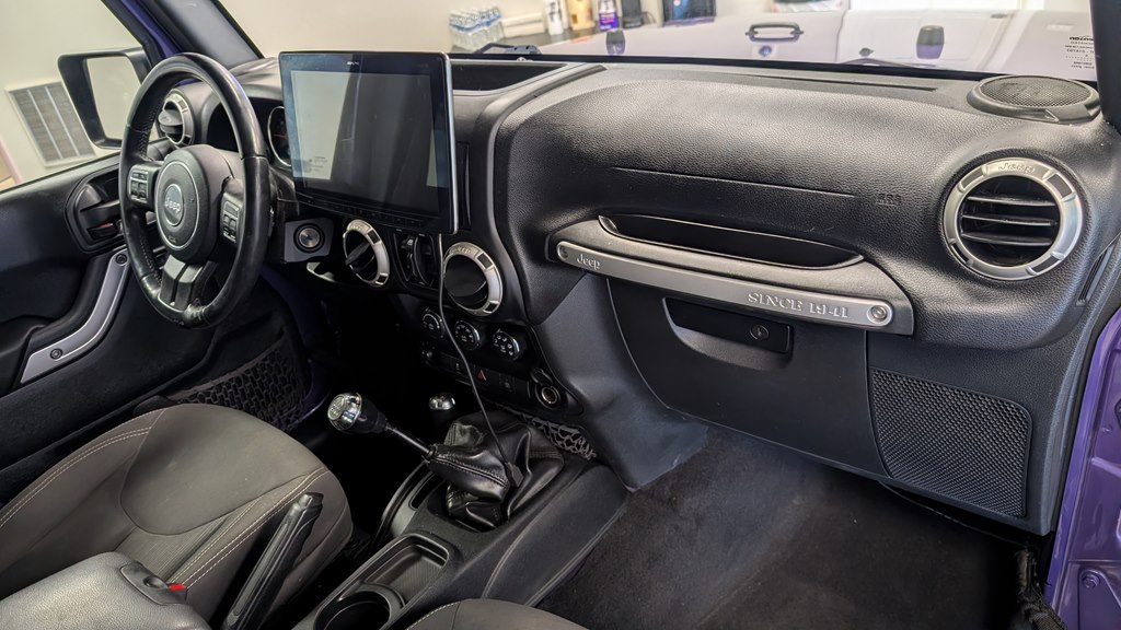 Photo 18 of this JEEP WRANGLER UNLIMI