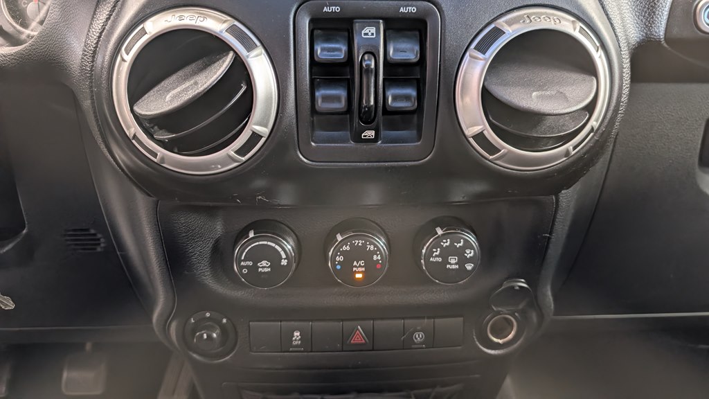 Photo 15 of this JEEP WRANGLER UNLIMI