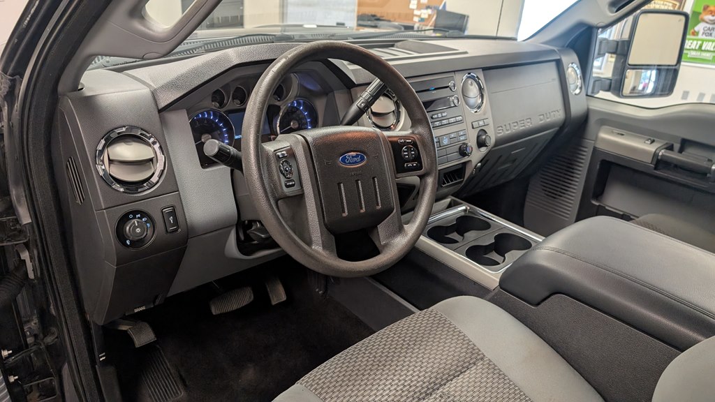 Photo 14 of this FORD F-250 SUPER DUT