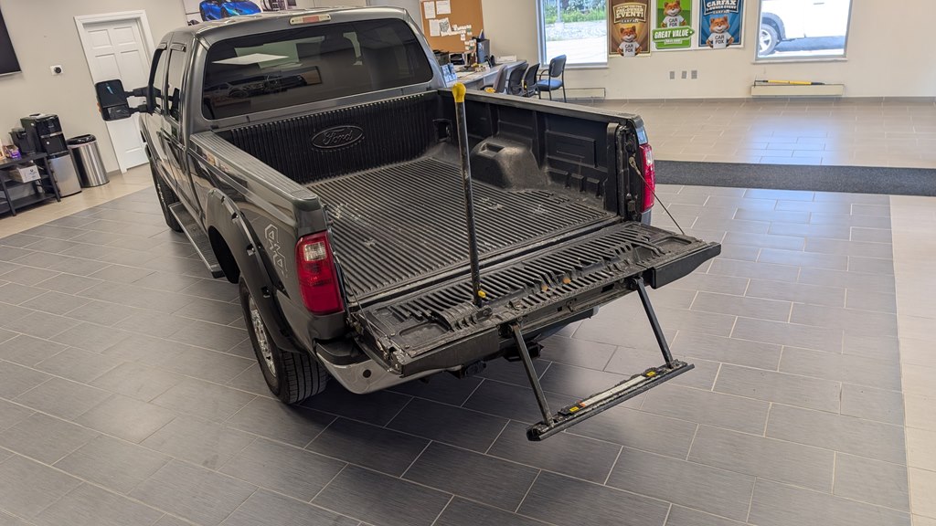Photo 25 of this FORD F-250 SUPER DUT