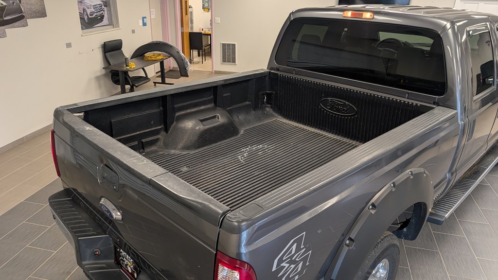 Photo 24 of this FORD F-250 SUPER DUT
