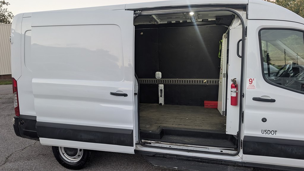 Photo 22 of this FORD TRANSIT