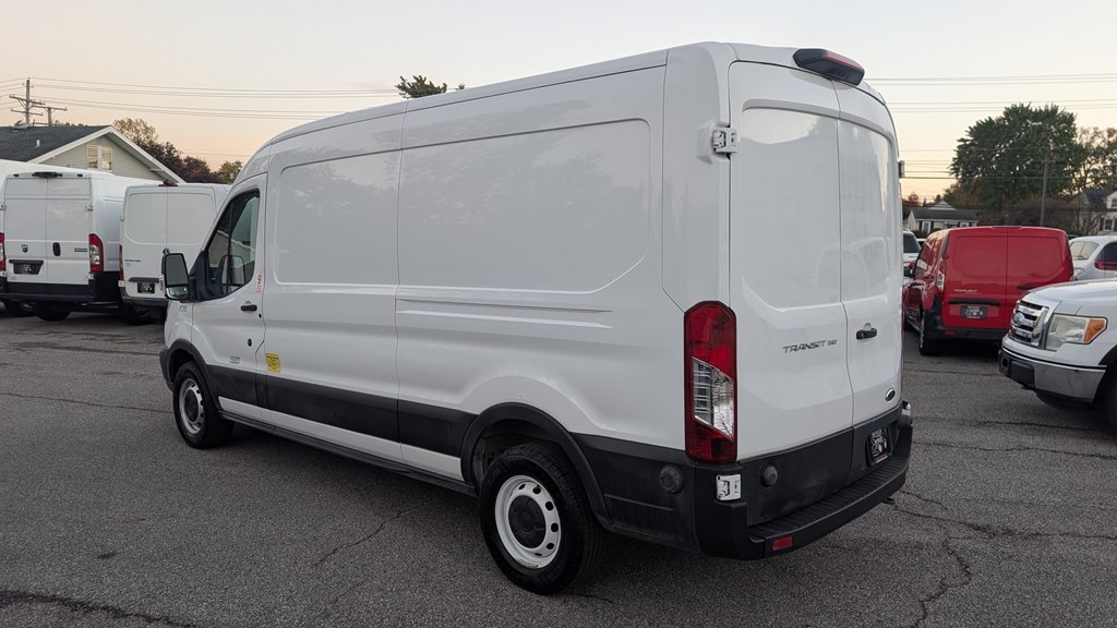 Photo 3 of this FORD TRANSIT