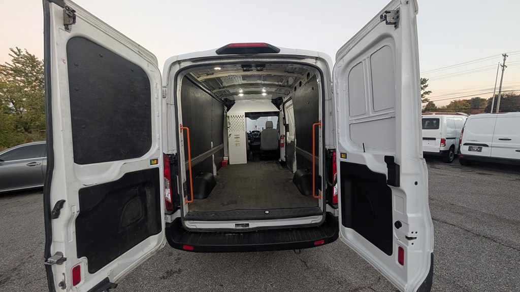 Photo 25 of this FORD TRANSIT
