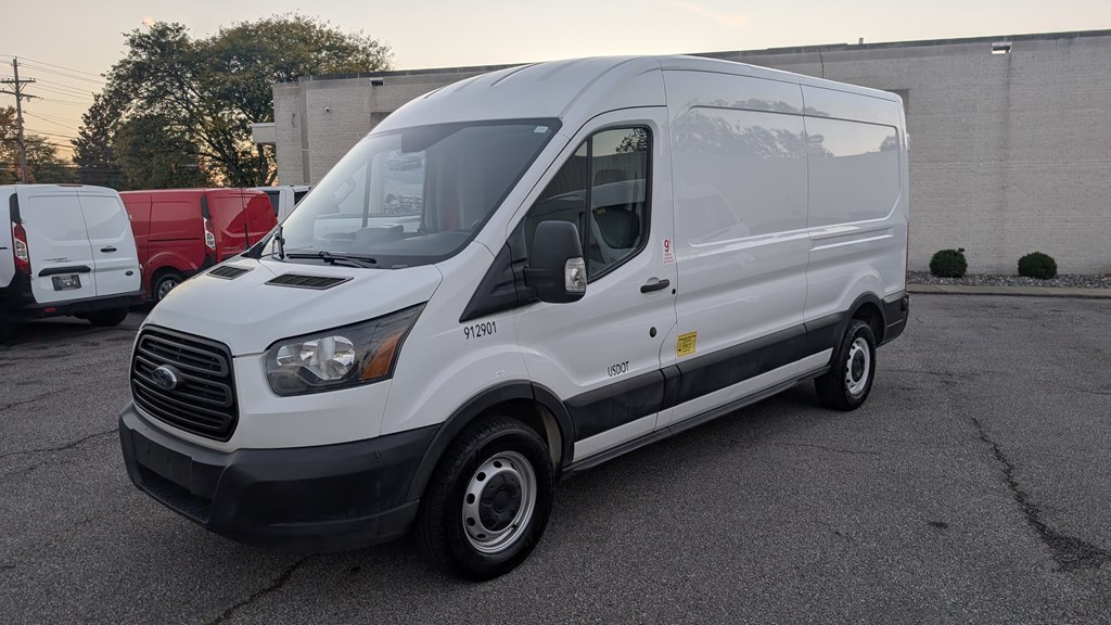 Photo 2 of this FORD TRANSIT