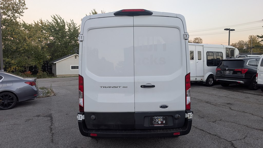 Photo 5 of this FORD TRANSIT