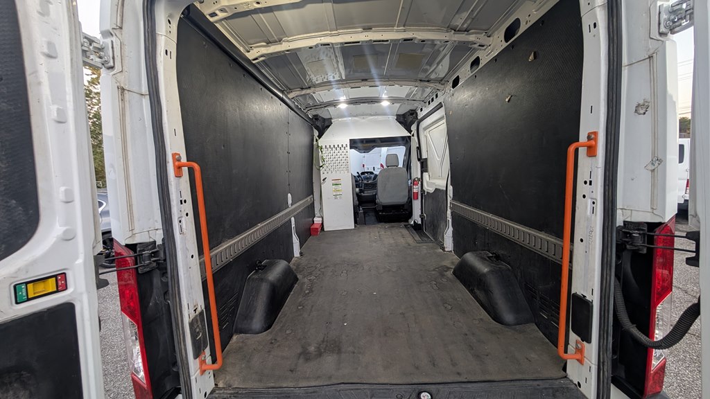 Photo 24 of this FORD TRANSIT