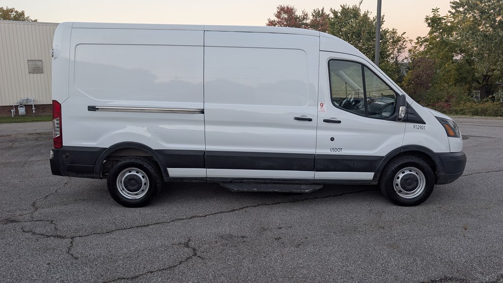 Photo 8 of this FORD TRANSIT