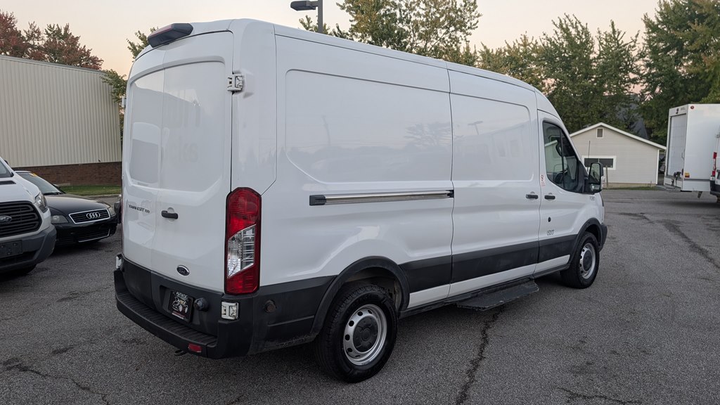 Photo 4 of this FORD TRANSIT