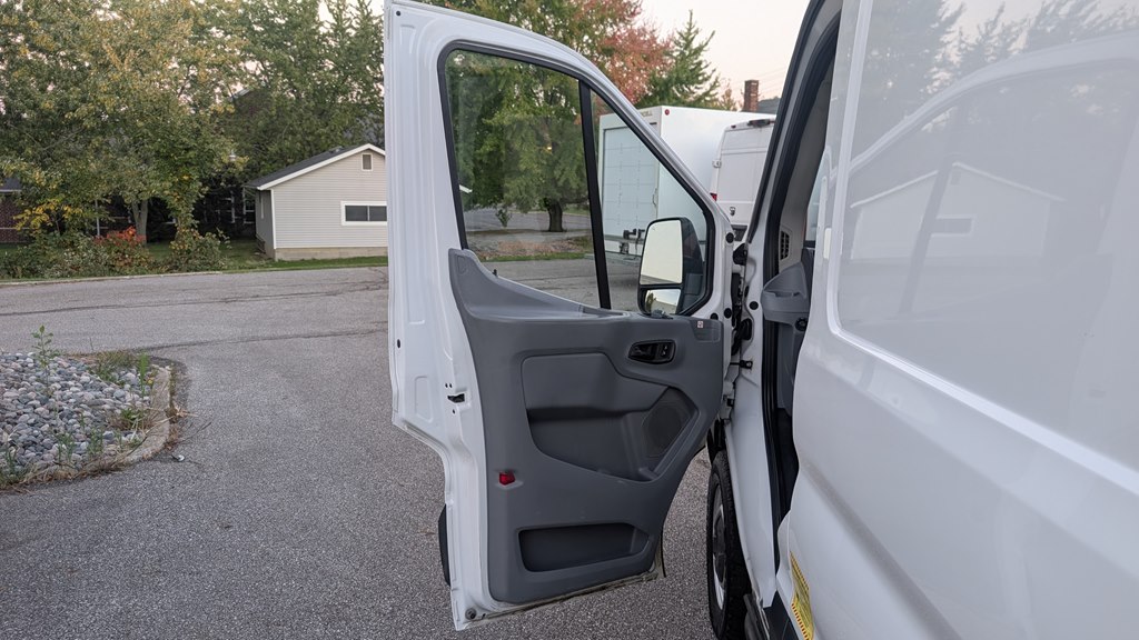 Photo 20 of this FORD TRANSIT