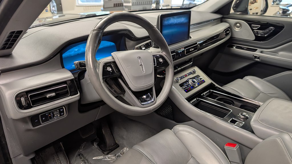 Photo 18 of this LINCOLN AVIATOR