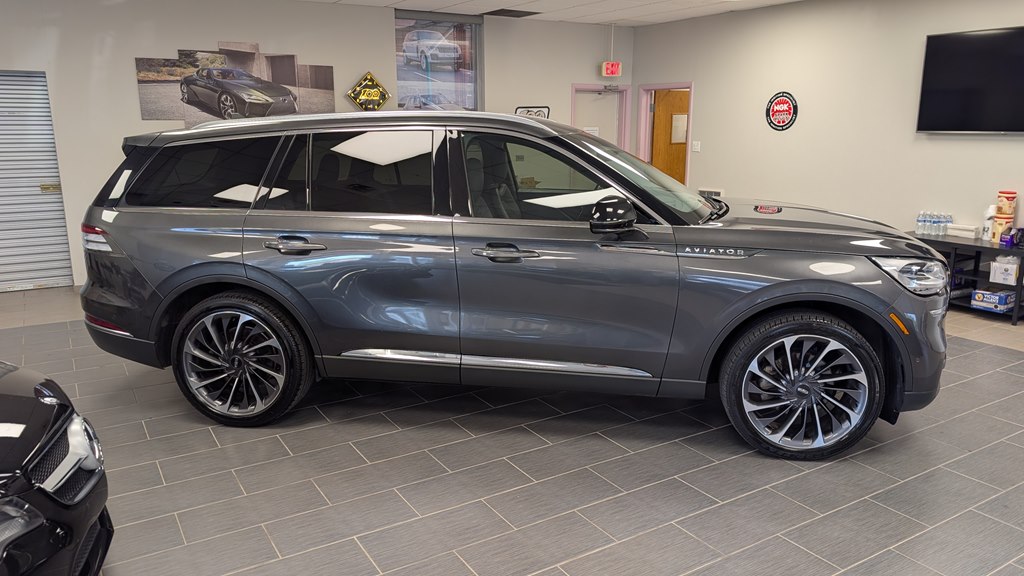 Photo 9 of this LINCOLN AVIATOR