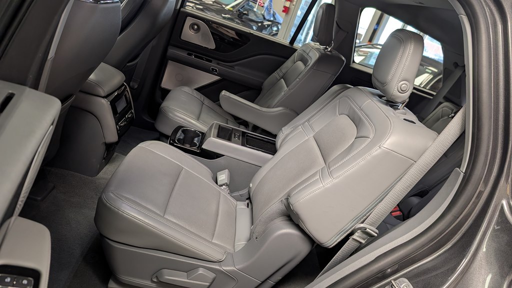 Photo 23 of this LINCOLN AVIATOR