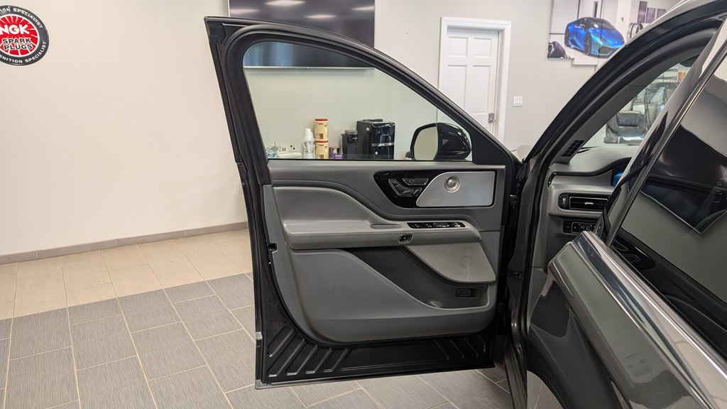 Photo 27 of this LINCOLN AVIATOR