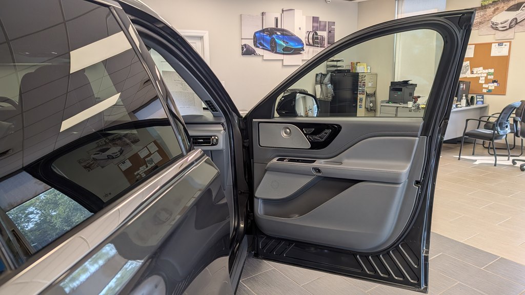 Photo 29 of this LINCOLN AVIATOR