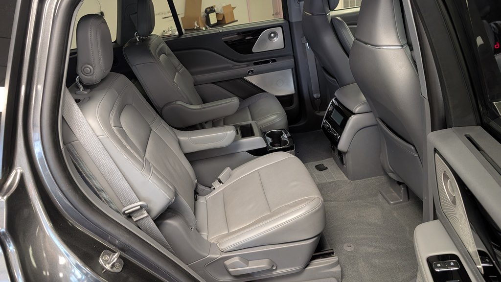 Photo 25 of this LINCOLN AVIATOR