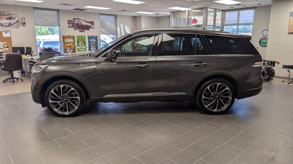 Photo 8 of this LINCOLN AVIATOR