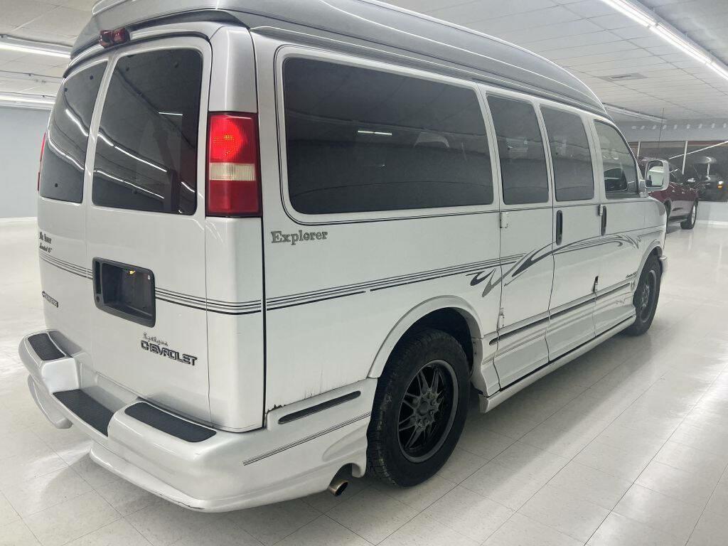 Photo 3 of this CHEVROLET EXPRESS G1500