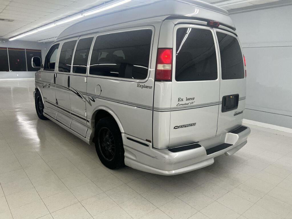 Photo 4 of this CHEVROLET EXPRESS G1500