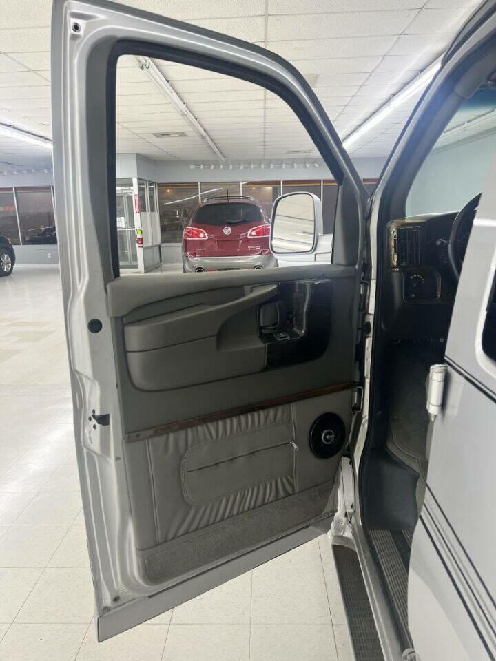 Photo 5 of this CHEVROLET EXPRESS G1500