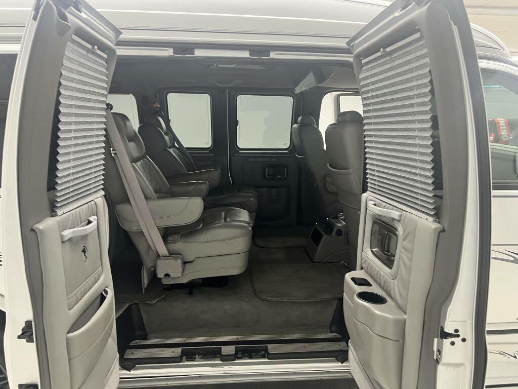 Photo 18 of this CHEVROLET EXPRESS G1500