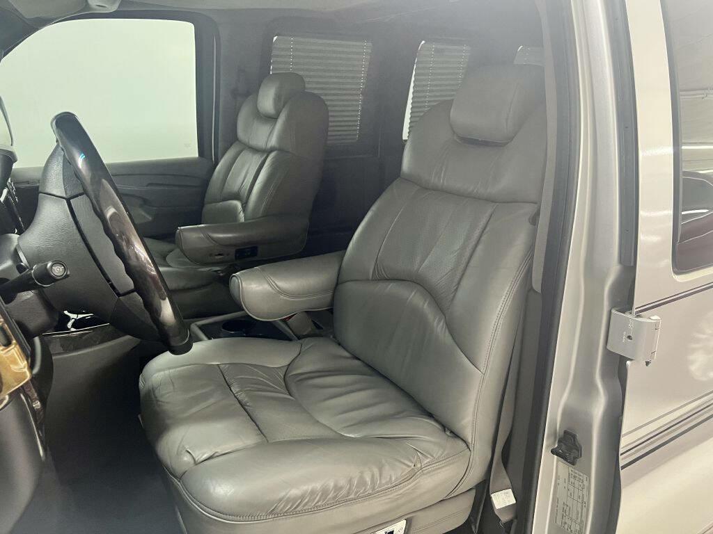 Photo 34 of this CHEVROLET EXPRESS G1500