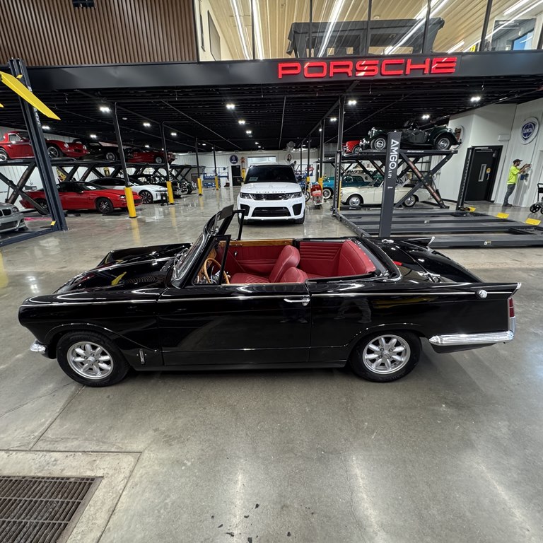 Photo 2 of this TRIUMPH VITESSE