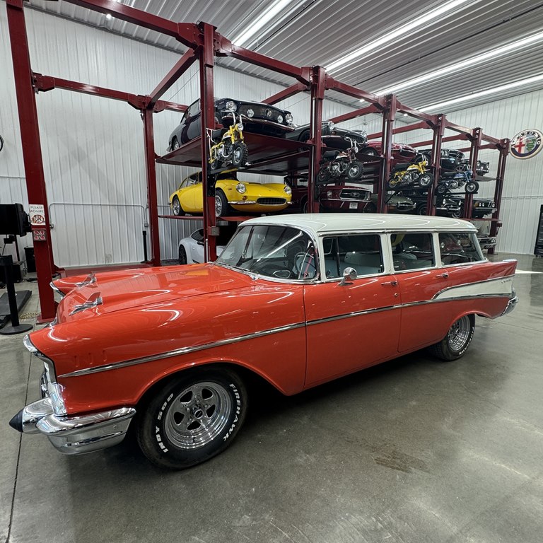 View vehicle photo 7