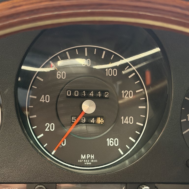 Photo 8 of this MERCEDES BENZ 450-CLASS