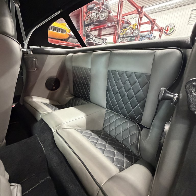 Photo 7 of this MERCEDES BENZ 450-CLASS