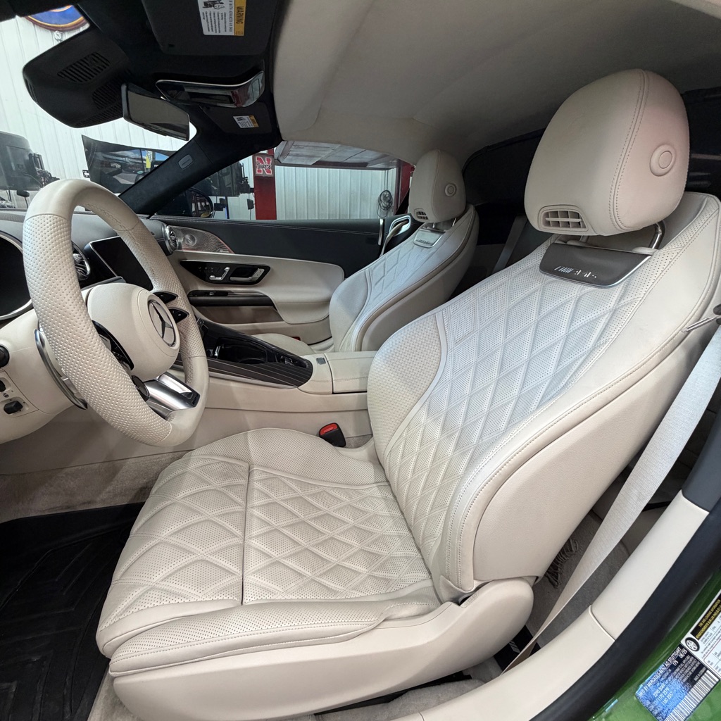 Photo 12 of this MERCEDES-BENZ SL-CLASS