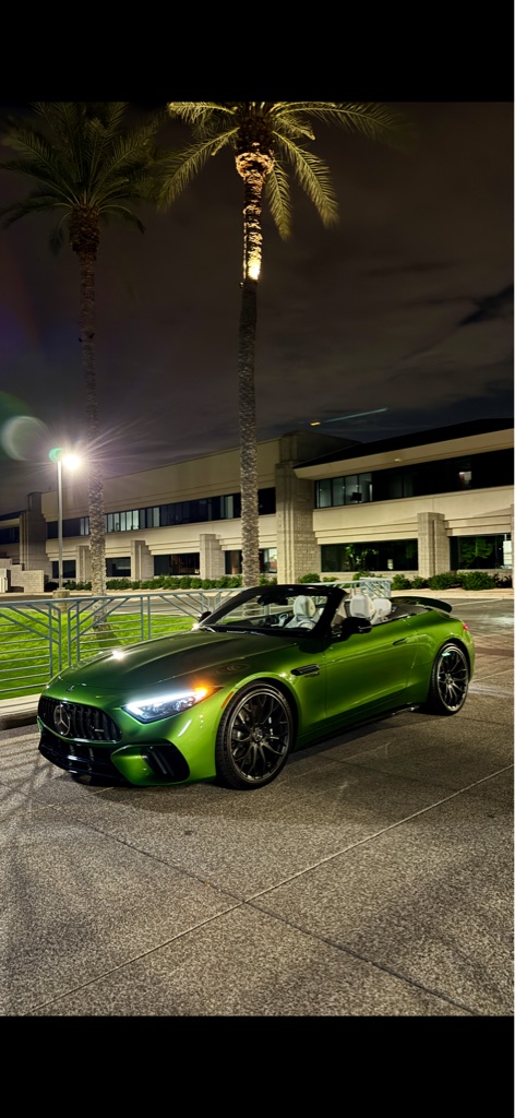 Photo 2 of this MERCEDES-BENZ SL-CLASS