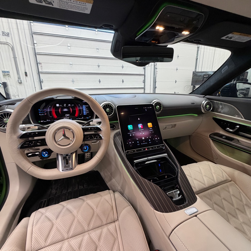 Photo 17 of this MERCEDES-BENZ SL-CLASS
