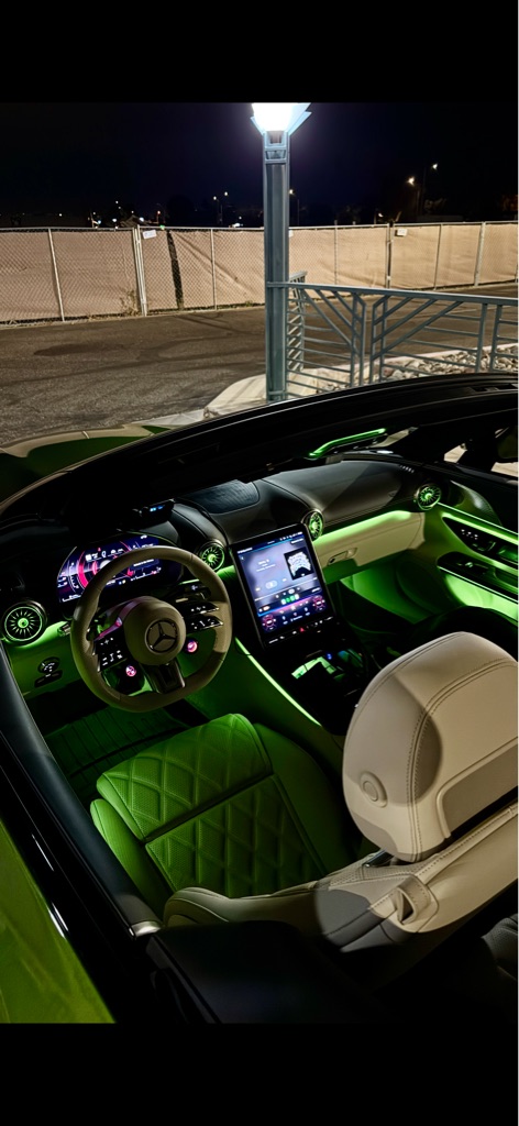 Photo 4 of this MERCEDES-BENZ SL-CLASS