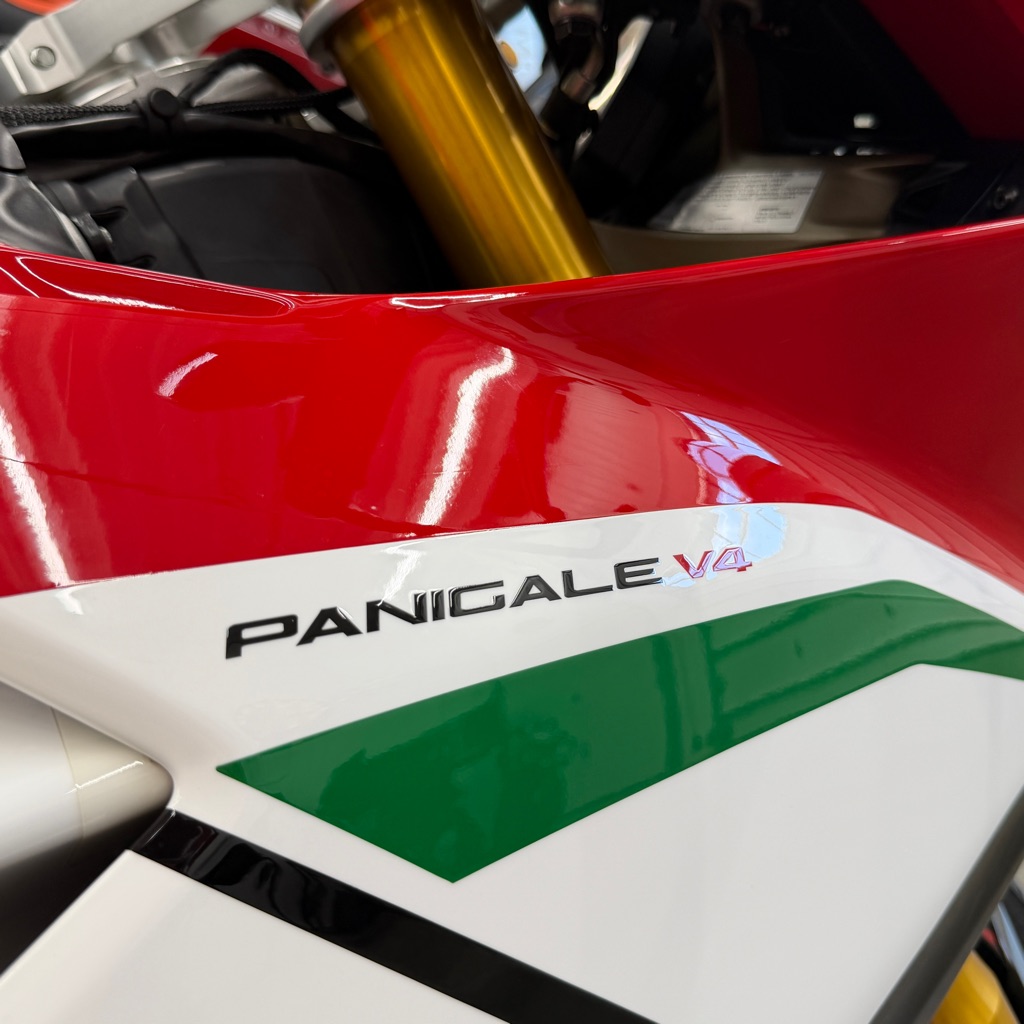 Photo 12 of this DUCATI PANIGALE V4