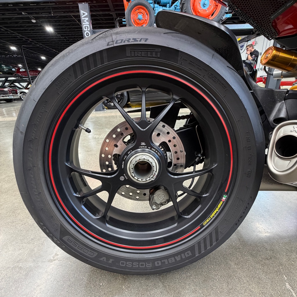 Photo 13 of this DUCATI PANIGALE V4