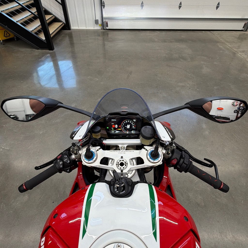 Photo 19 of this DUCATI PANIGALE V4