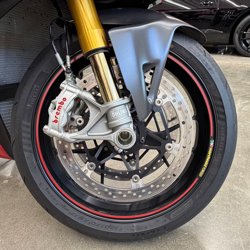 Photo 10 of this DUCATI PANIGALE V4