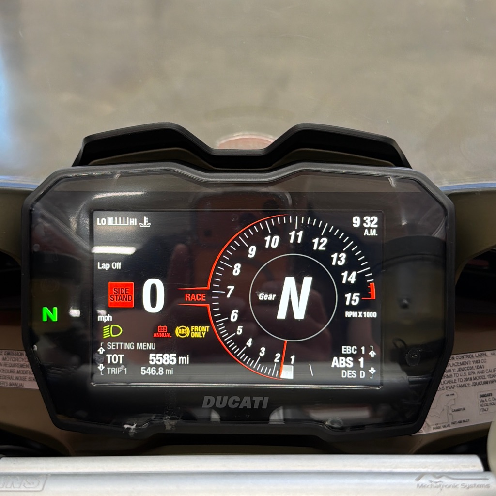 Photo 17 of this DUCATI PANIGALE V4